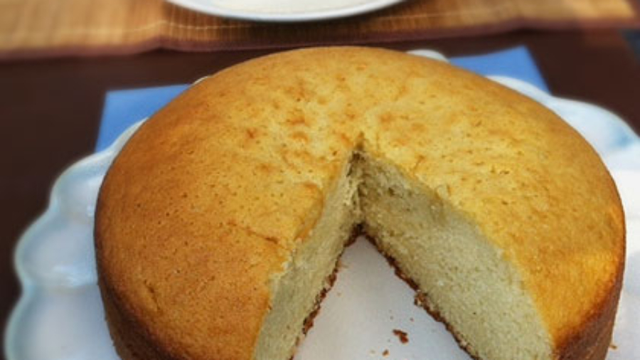 Vanilla Cake with Cardamom